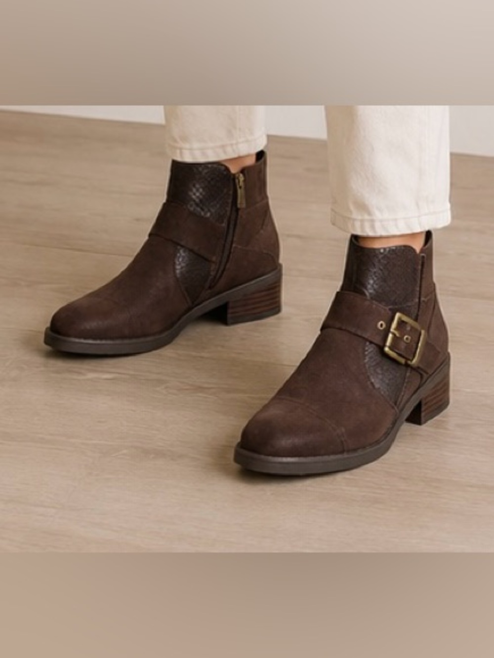 Bella Vita Dark Brown Ankle Booties women’s size 8WW wide comfort zip booties